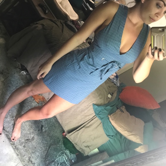 Blue checkered dress, v neck and waist tie - Picture 2 of 4